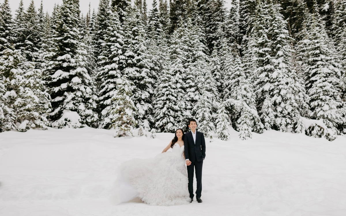 Singaporean Pre-Wedding Session in the Snowy Utah Mountains | Sun Yang + Wen Qiang