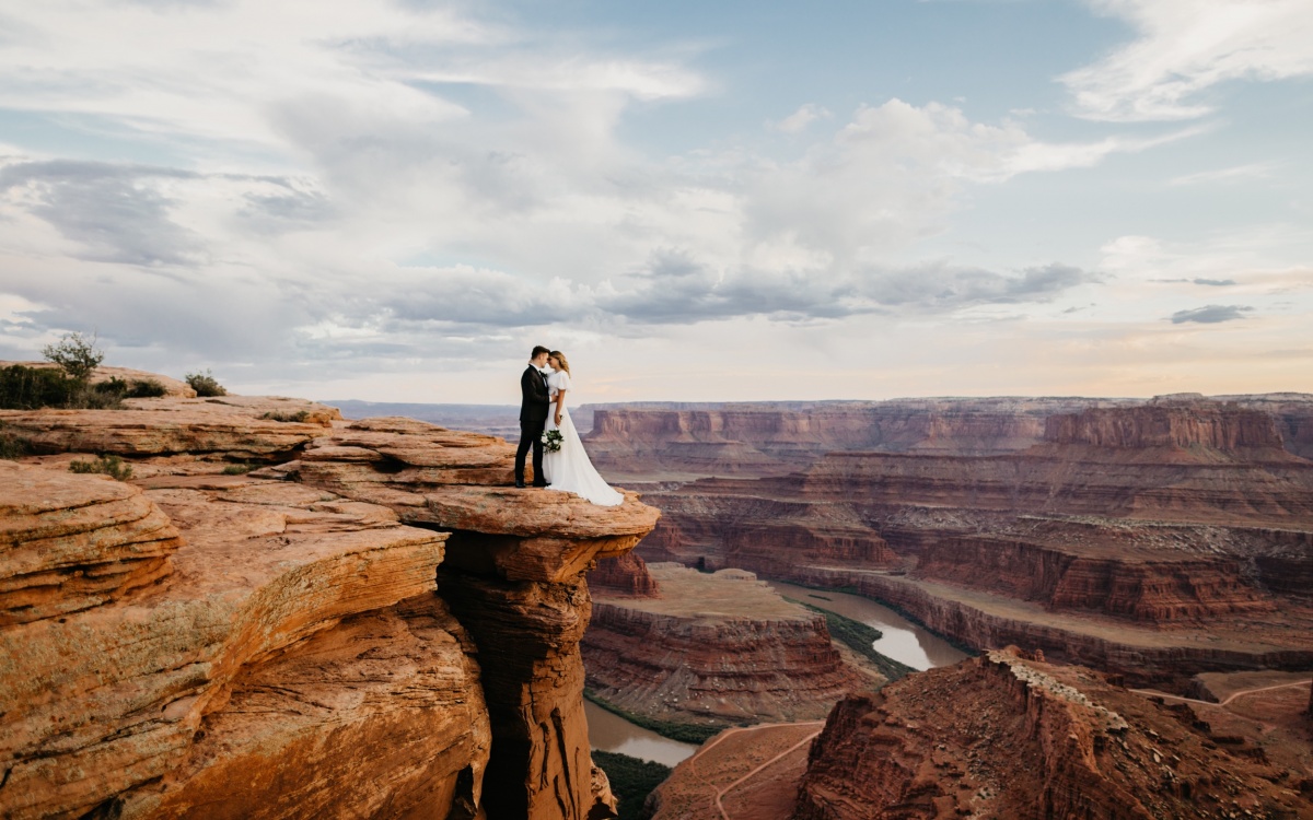 Colorful Bridals at Dead Horse Point, Utah | Courtney + David
