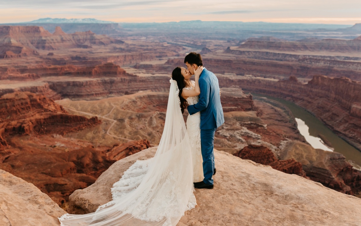 Singaporean Pre-Wedding Session in the Moab Desert | Sun Yang + Wen Qiang