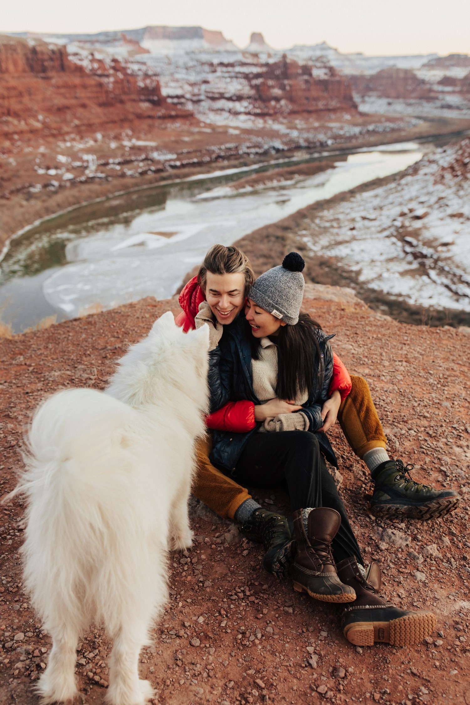 Dead Horse Point Couples Photos with Dog 
