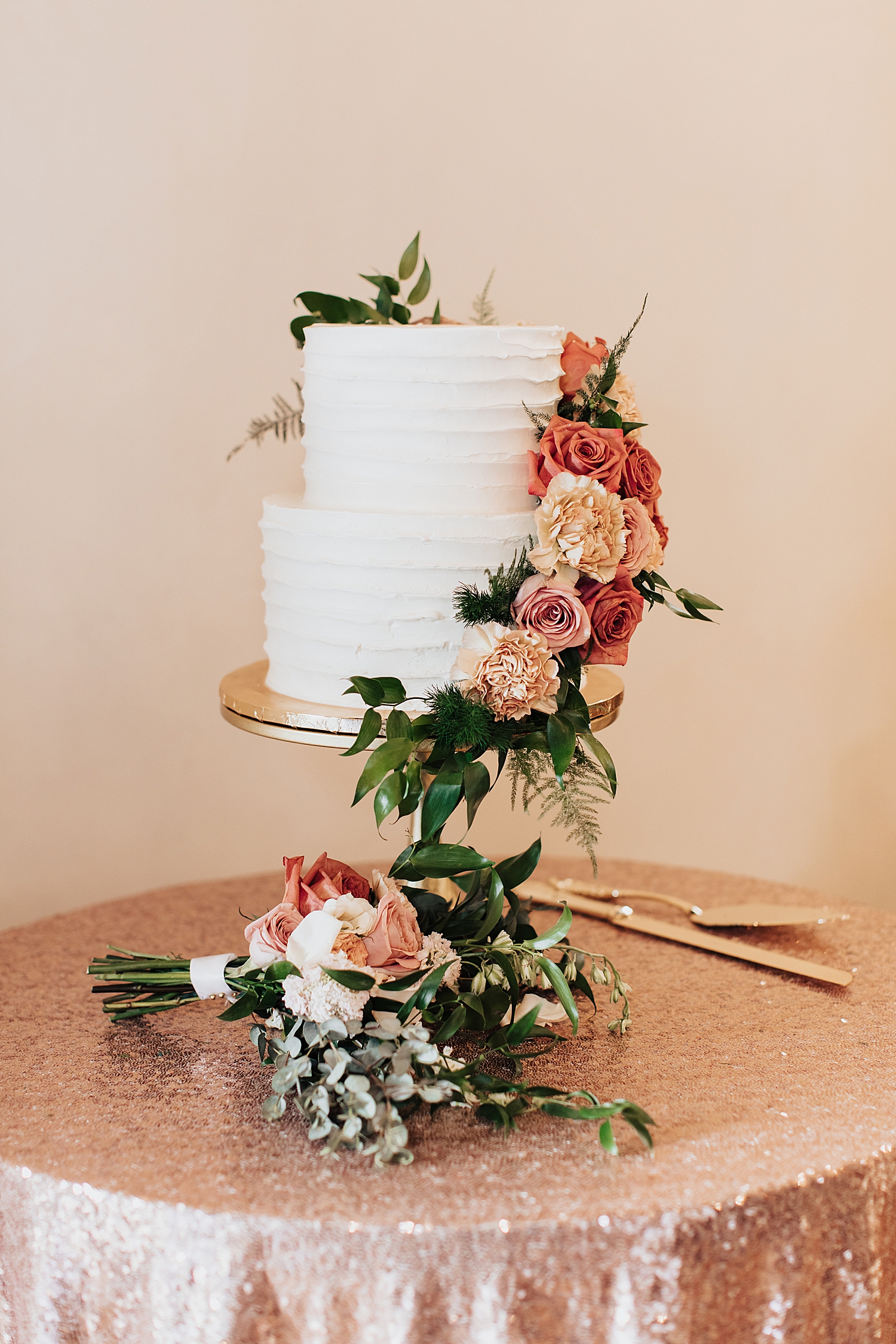 two tier cake with pink roses by Destination wedding photographer